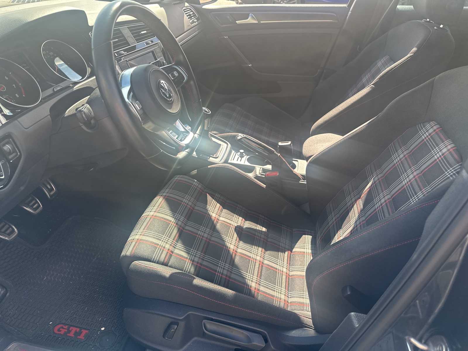 Thumbnail: 2019 Volkswagen Golf - 9