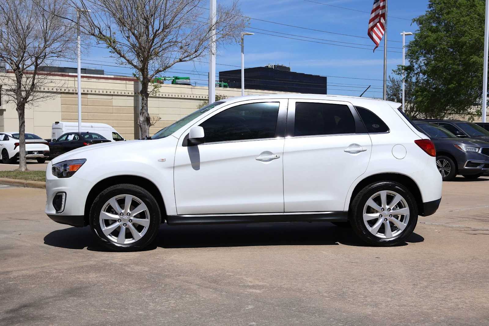 Thumbnail: 2015 Mitsubishi Outlander Sport - 3