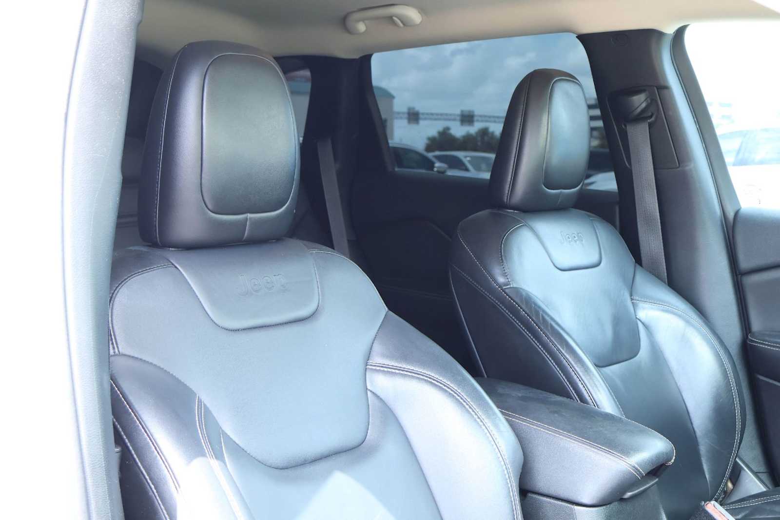 Thumbnail: 2014 Jeep Cherokee - 14