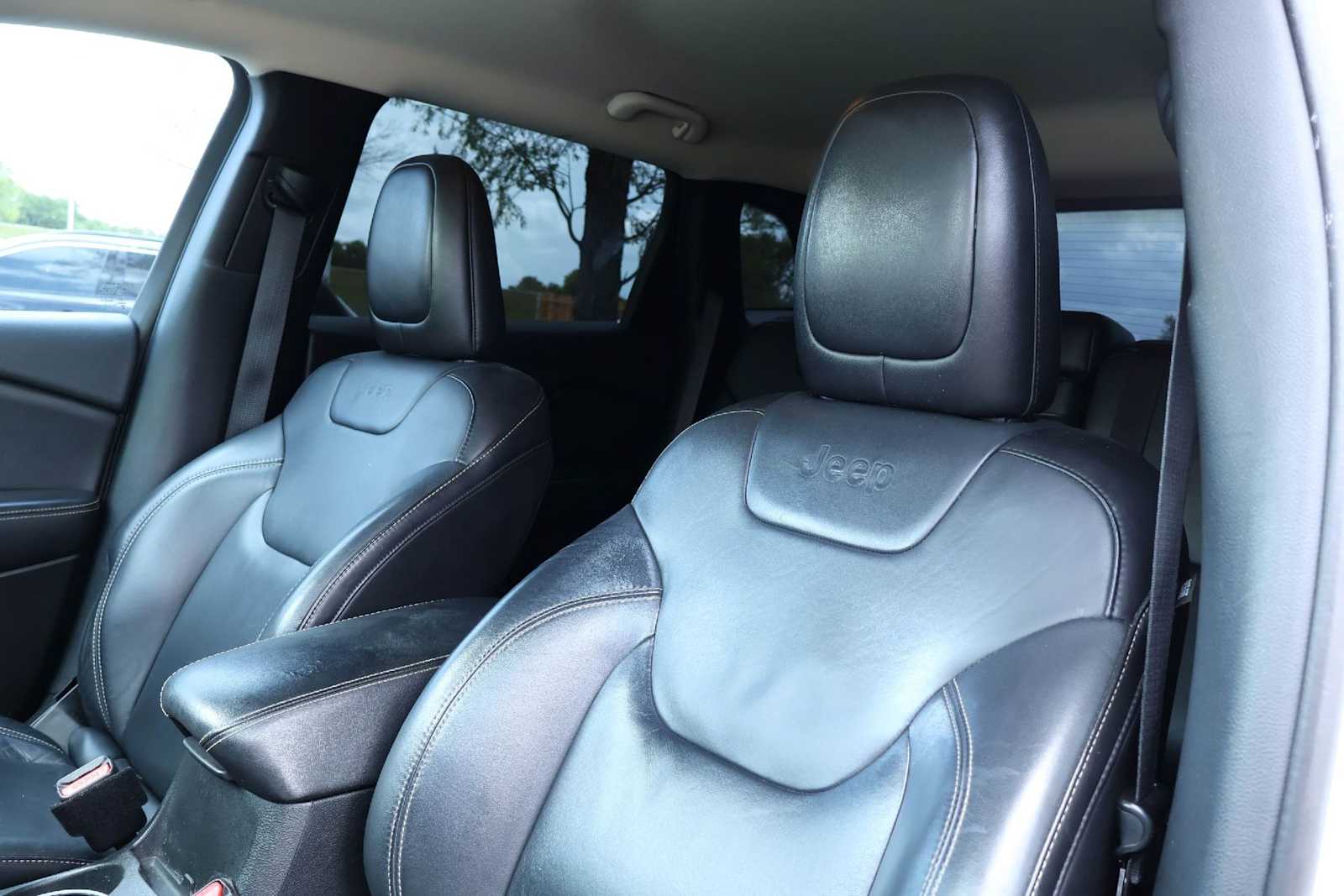 Thumbnail: 2014 Jeep Cherokee - 11