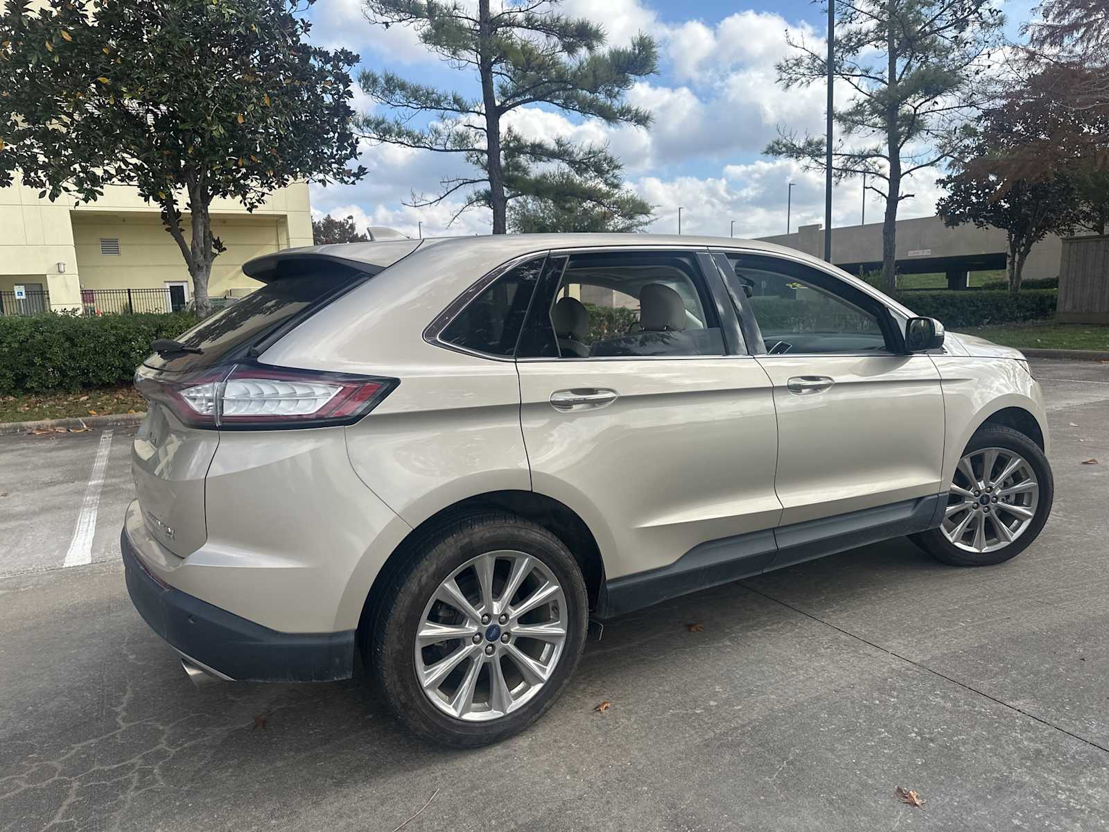 Thumbnail: 2017 Ford Edge - 5