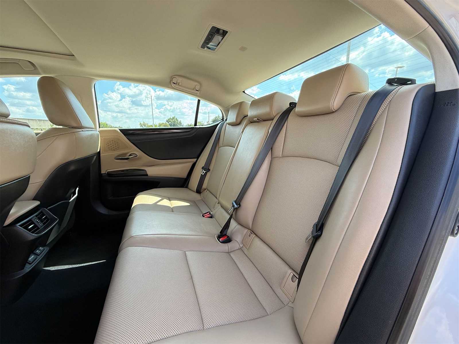 Thumbnail: 2019 Lexus ES - 13