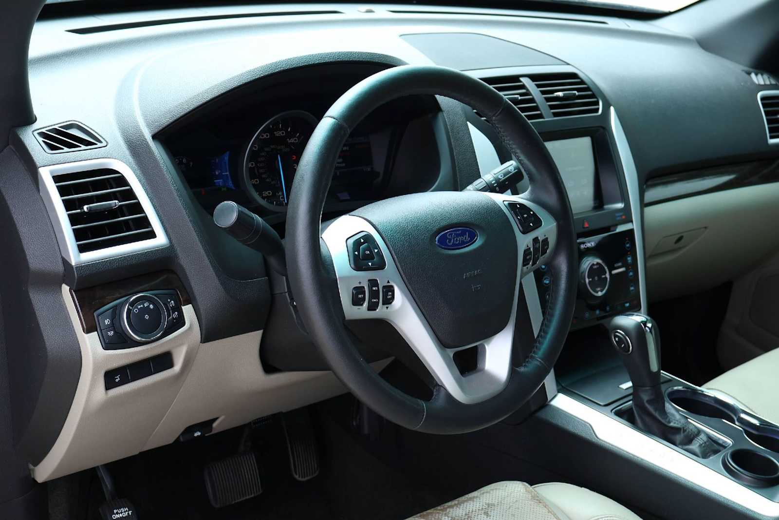 Thumbnail: 2015 Ford Explorer - 2
