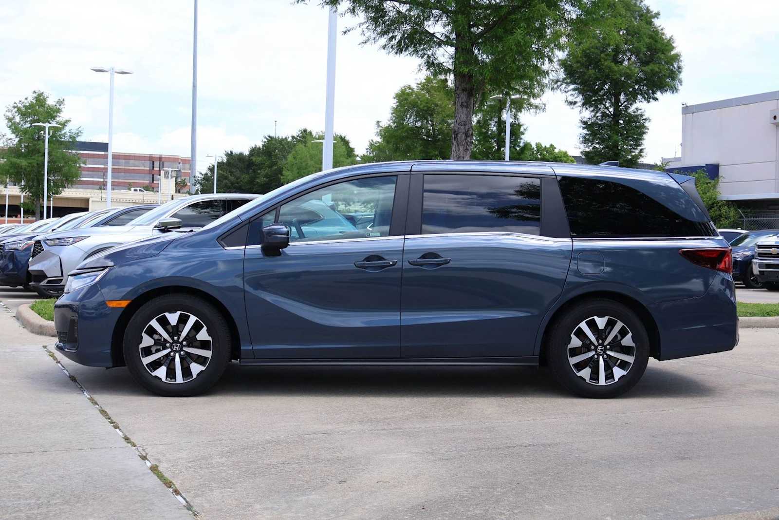 Thumbnail: 2025 Honda Odyssey - 3