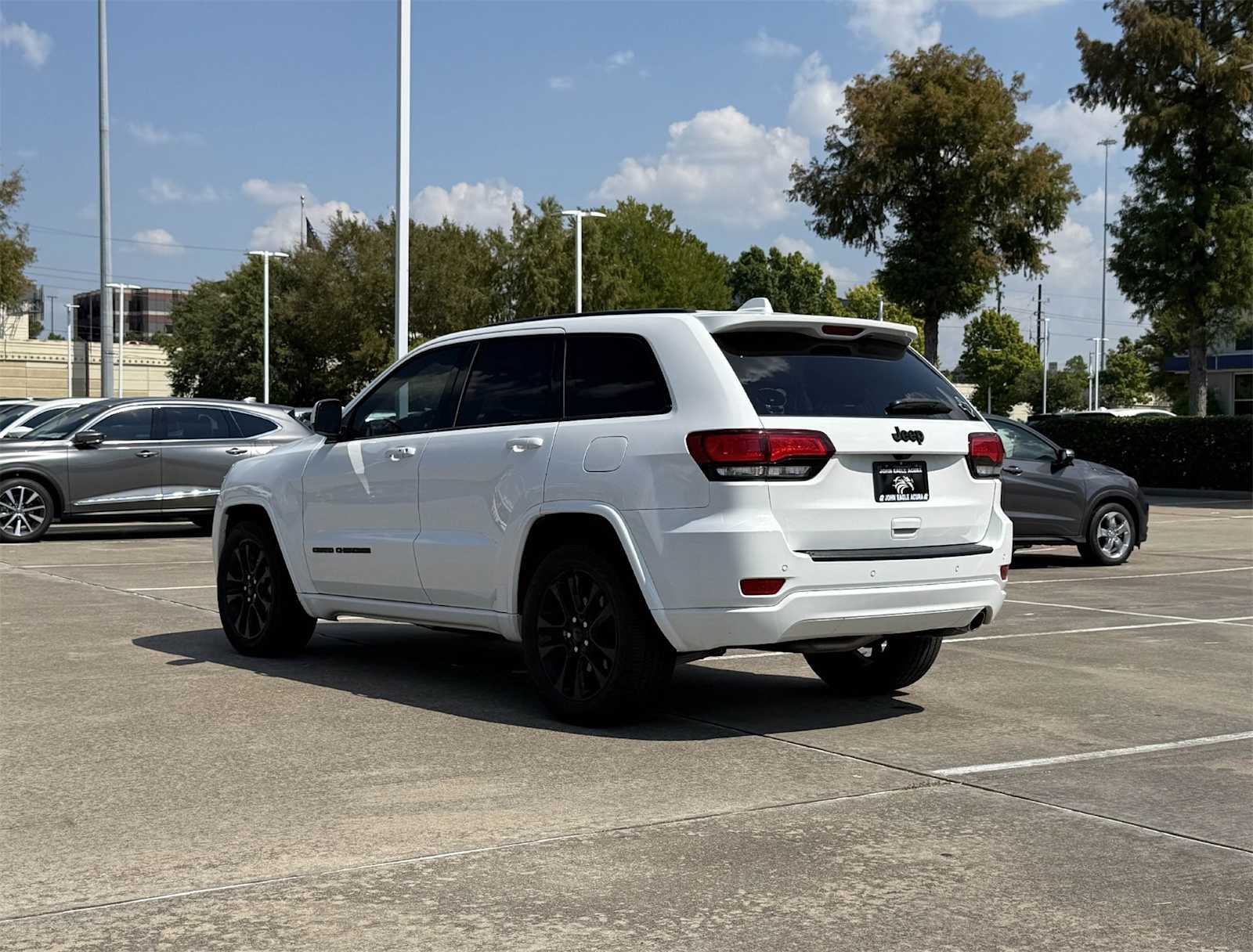 2020 Jeep Grand Cherokee Altitude photo 3
