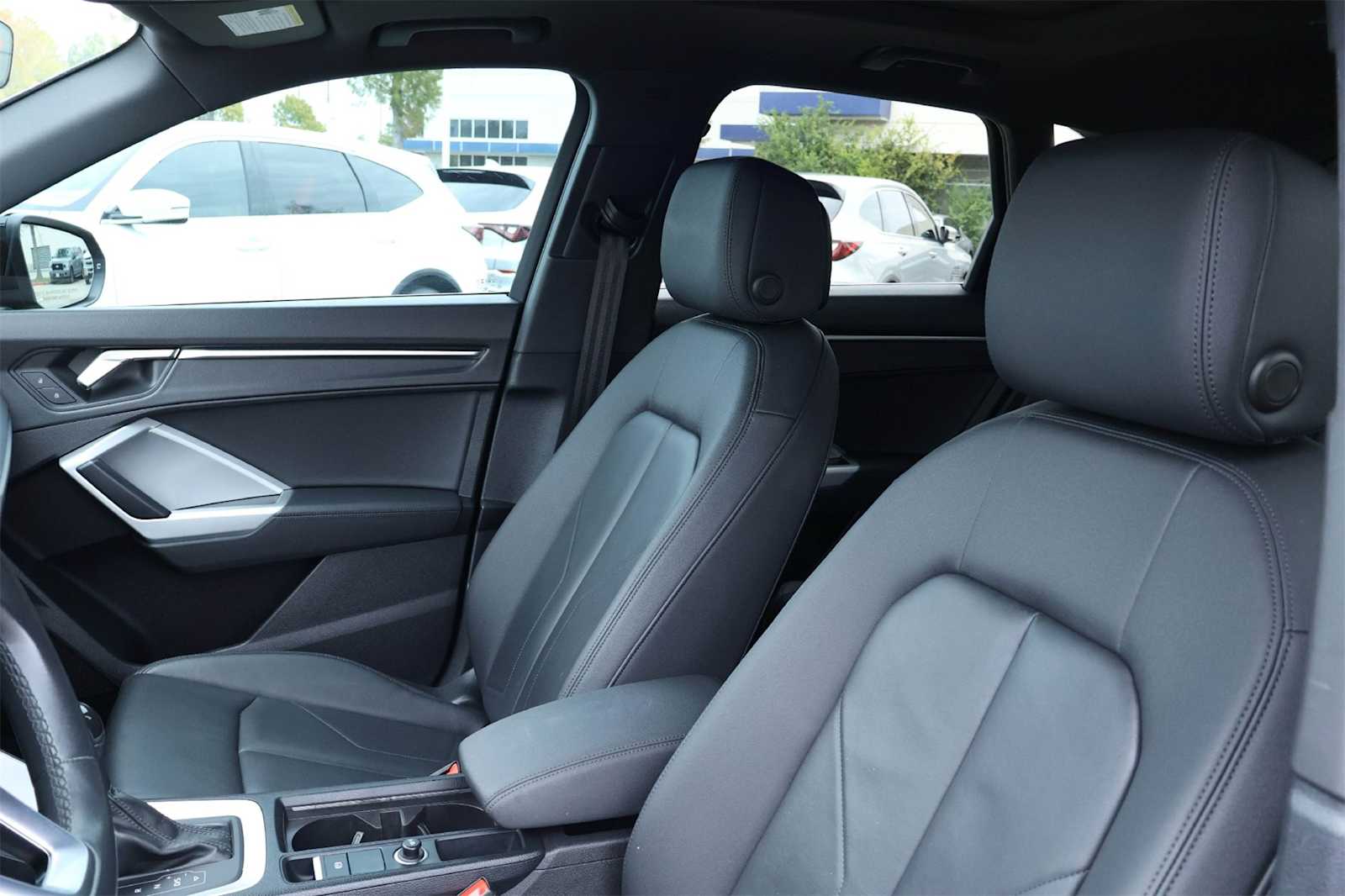 Thumbnail: 2022 Audi Q3 - 11