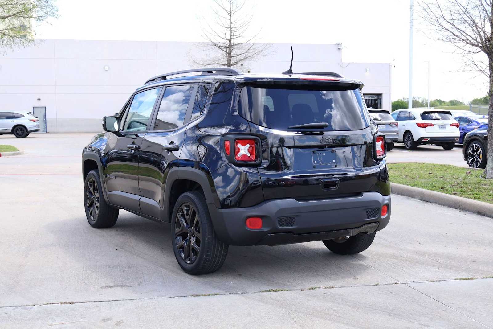 Thumbnail: 2018 Jeep Renegade - 4