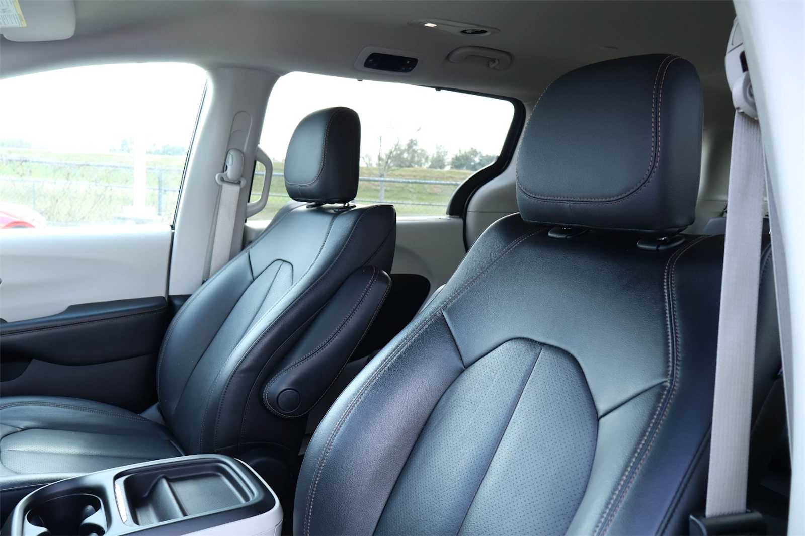 Thumbnail: 2020 Chrysler Pacifica - 11