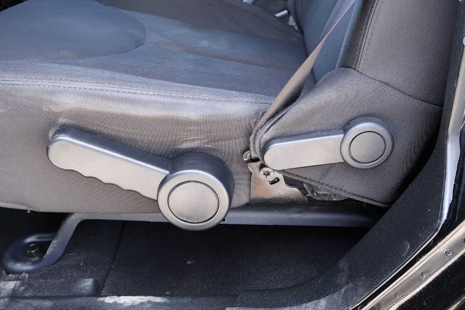 Thumbnail: 2016 Jeep Wrangler - 23