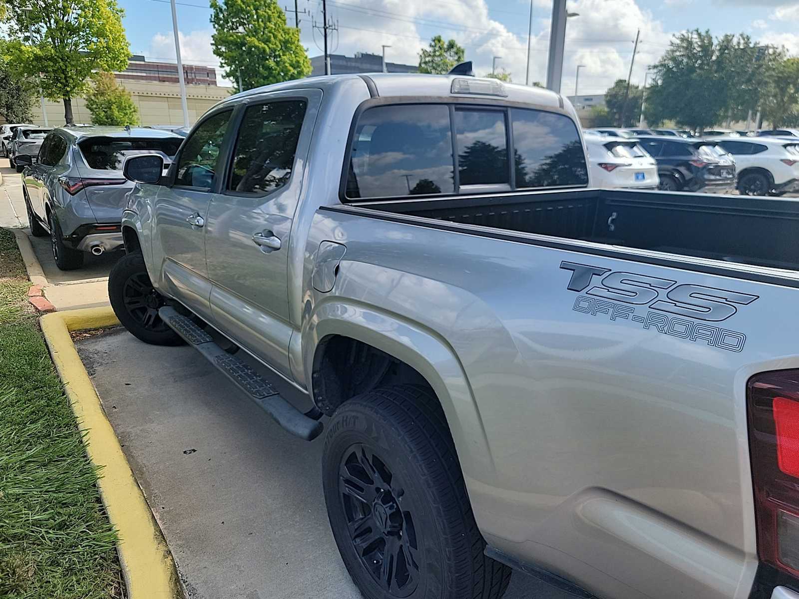 Thumbnail: 2020 Toyota Tacoma - 6