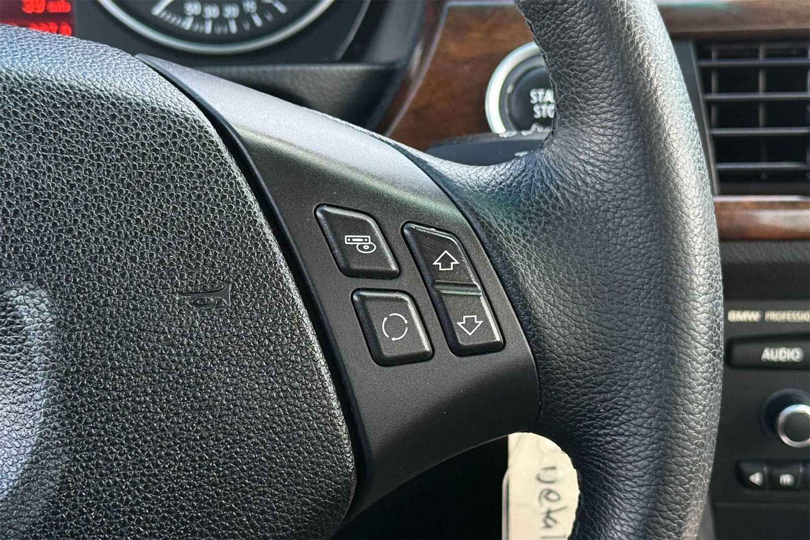 Thumbnail: 2010 BMW 3 Series - 23