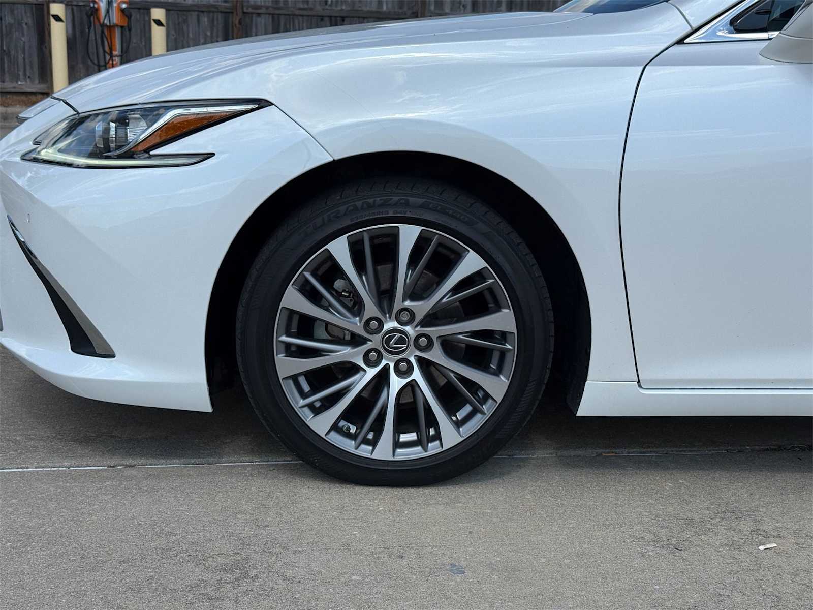 Thumbnail: 2019 Lexus ES - 8