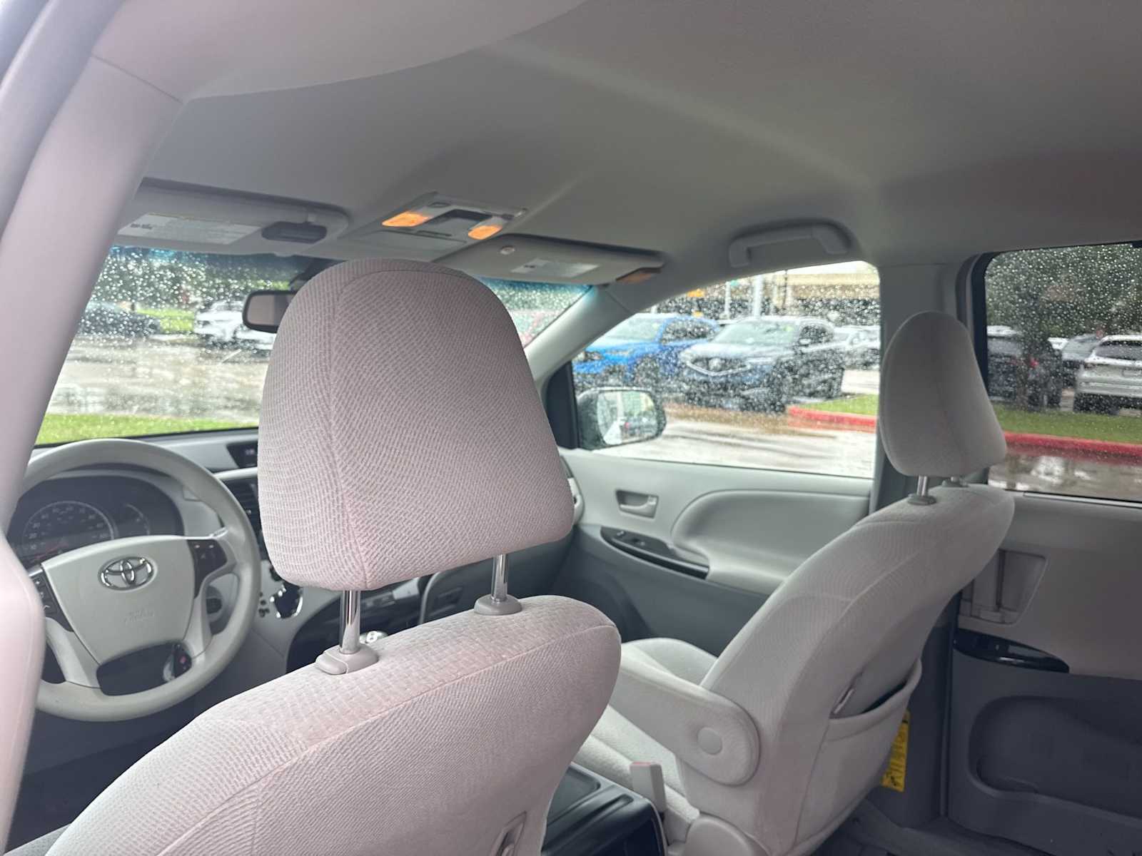 Thumbnail: 2014 Toyota Sienna - 9