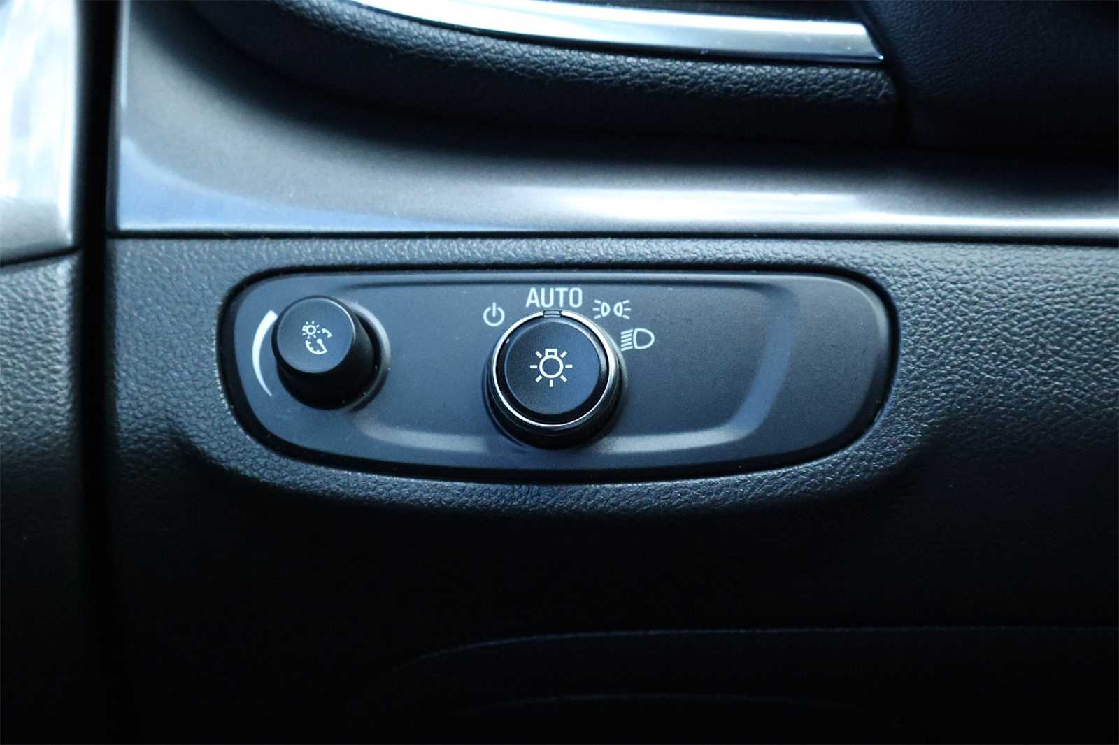 Thumbnail: 2018 Buick Encore - 26