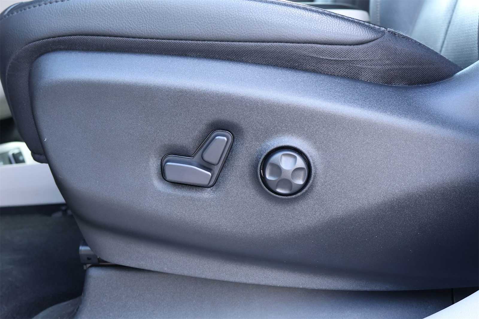 Thumbnail: 2020 Chrysler Pacifica - 24