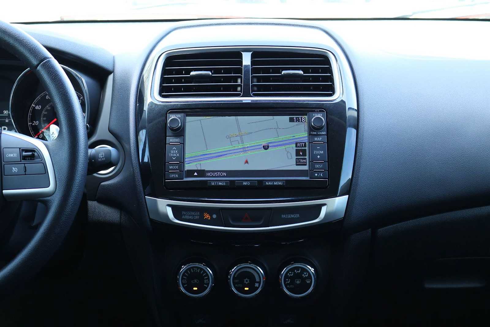 Thumbnail: 2015 Mitsubishi Outlander Sport - 16