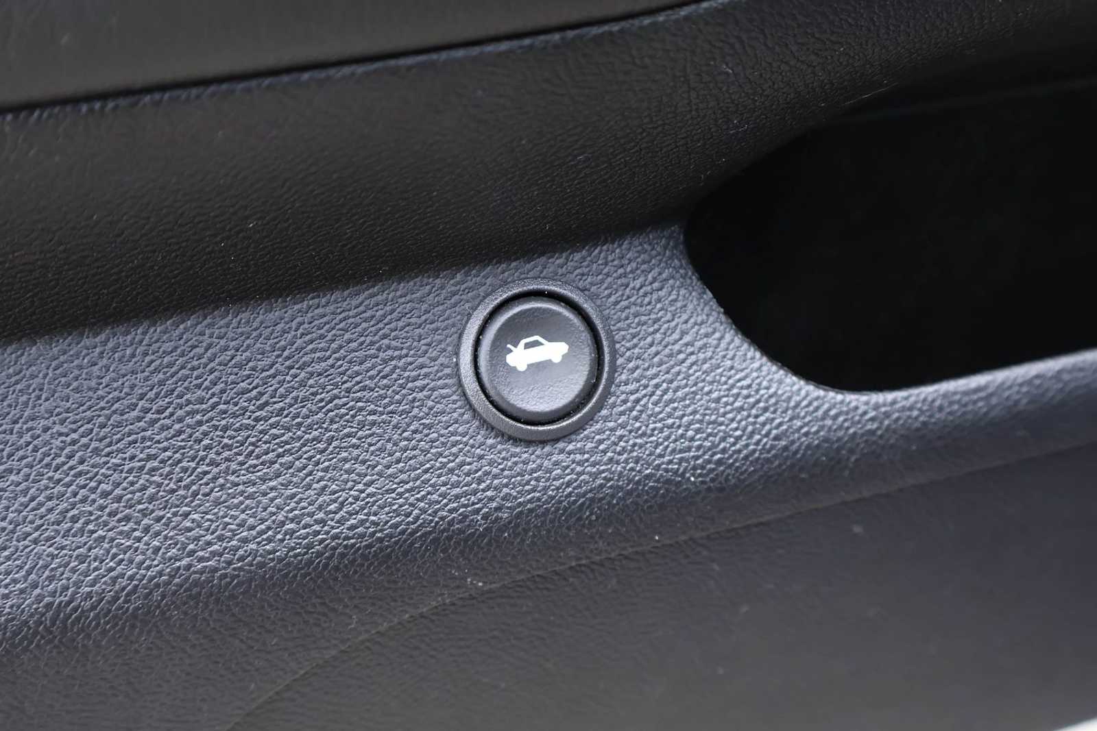 Thumbnail: 2015 Chevrolet Camaro - 23