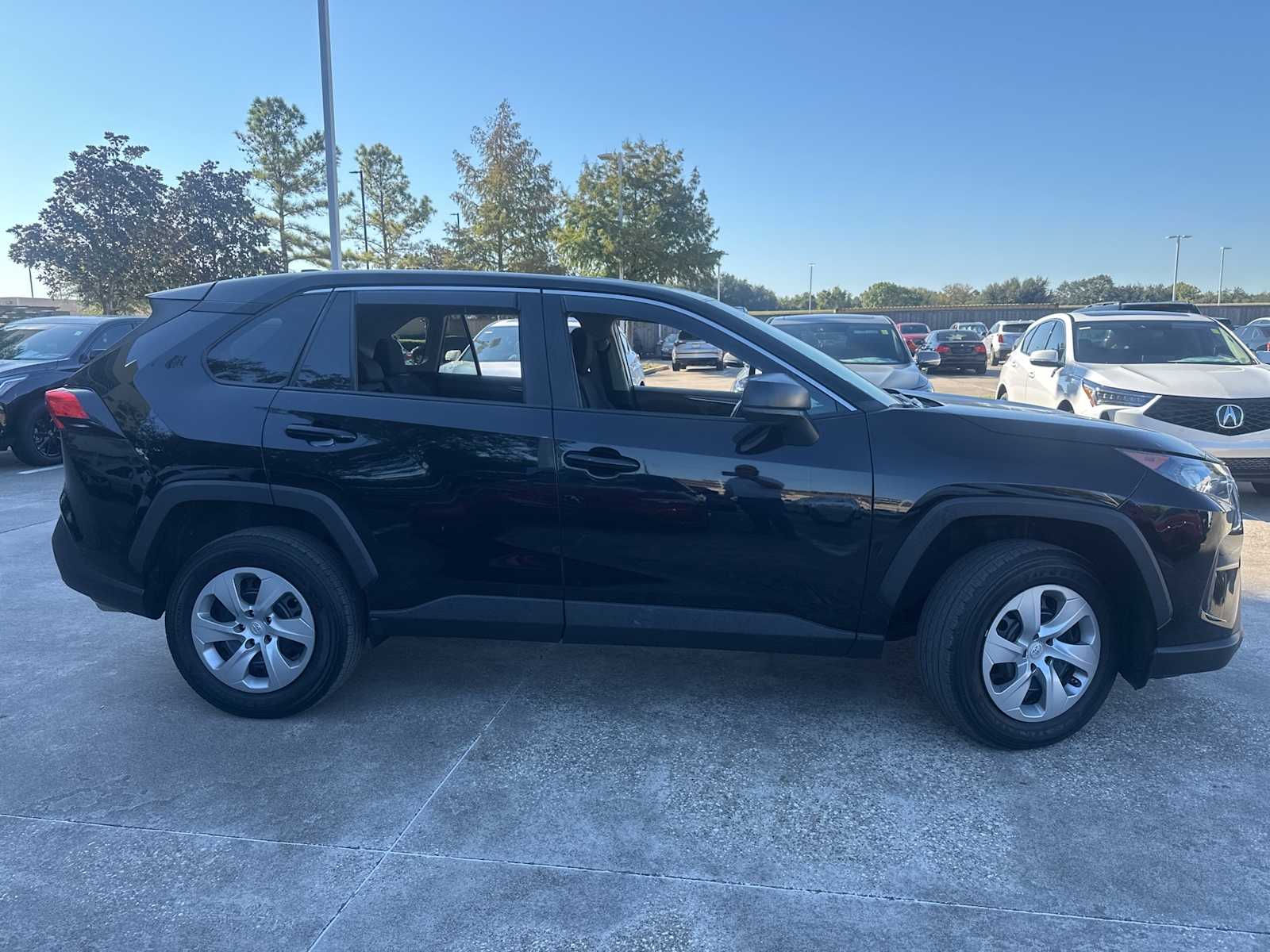 Thumbnail: 2022 Toyota RAV4 - 4