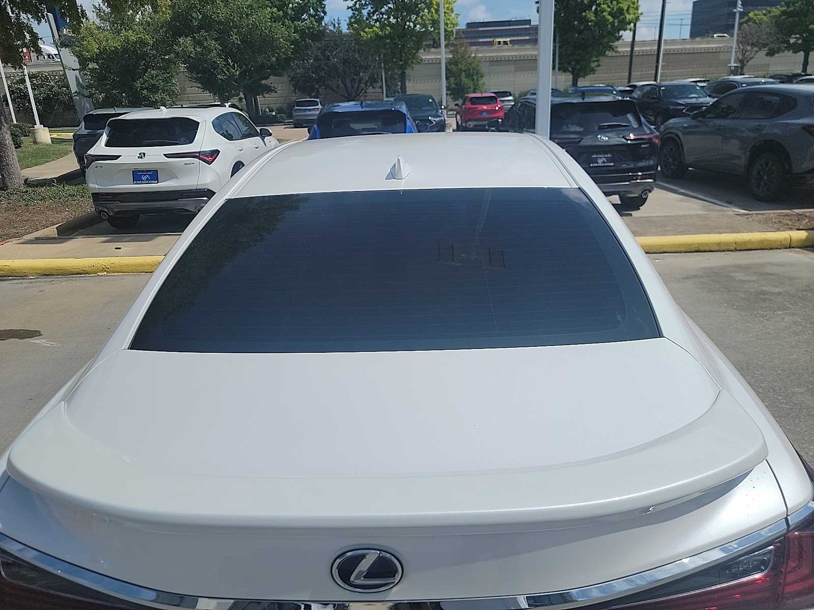 Thumbnail: 2022 Lexus ES - 5