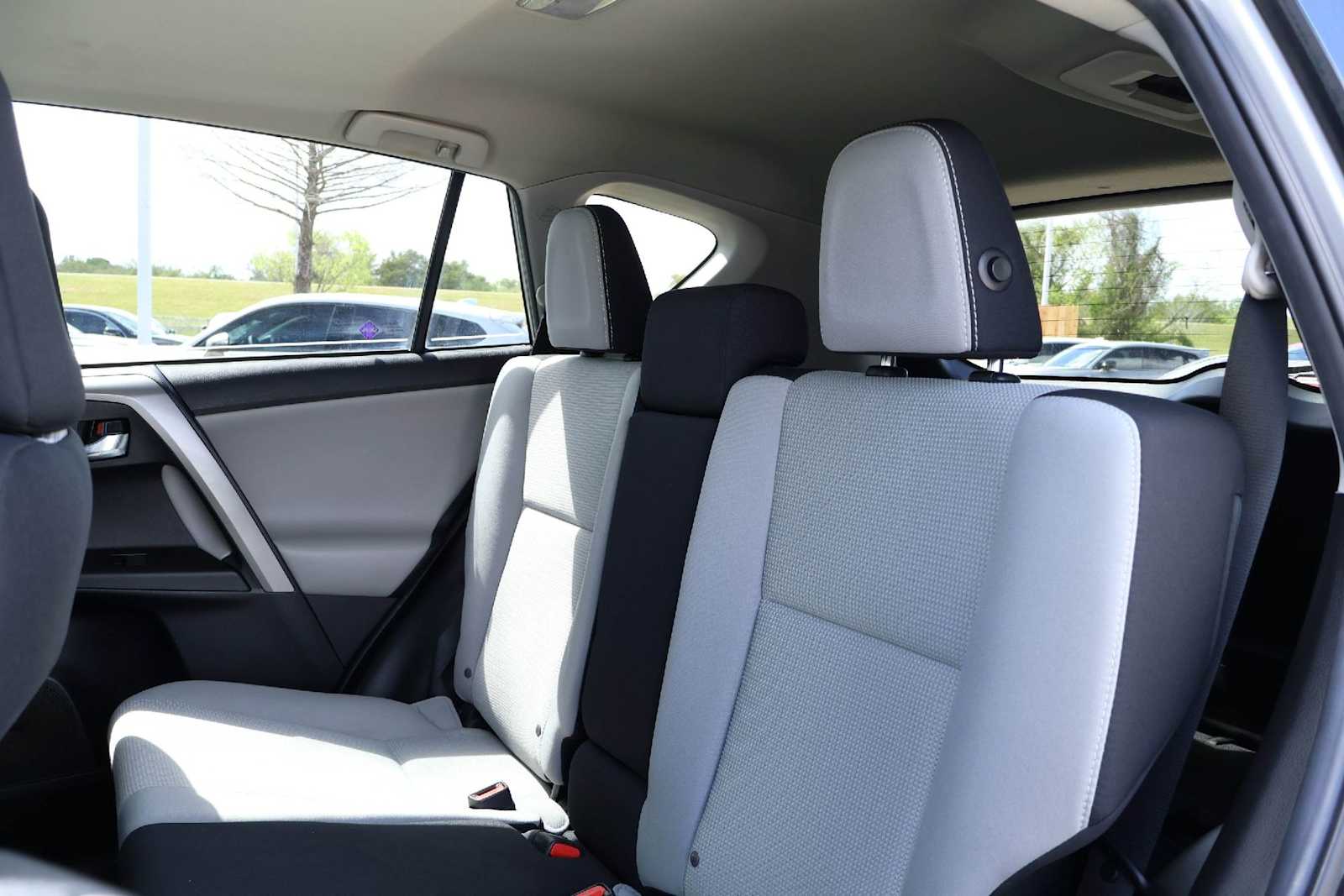 Thumbnail: 2018 Toyota RAV4 - 13
