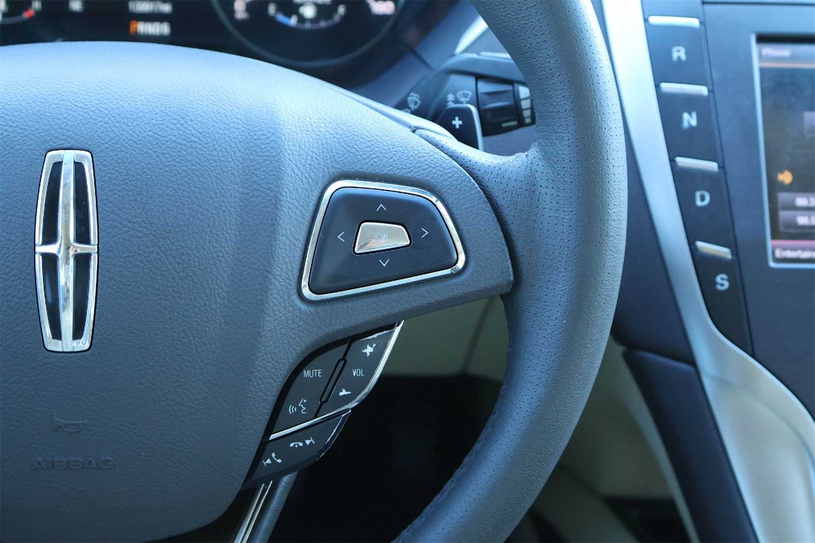 Thumbnail: 2014 Lincoln MKZ - 23