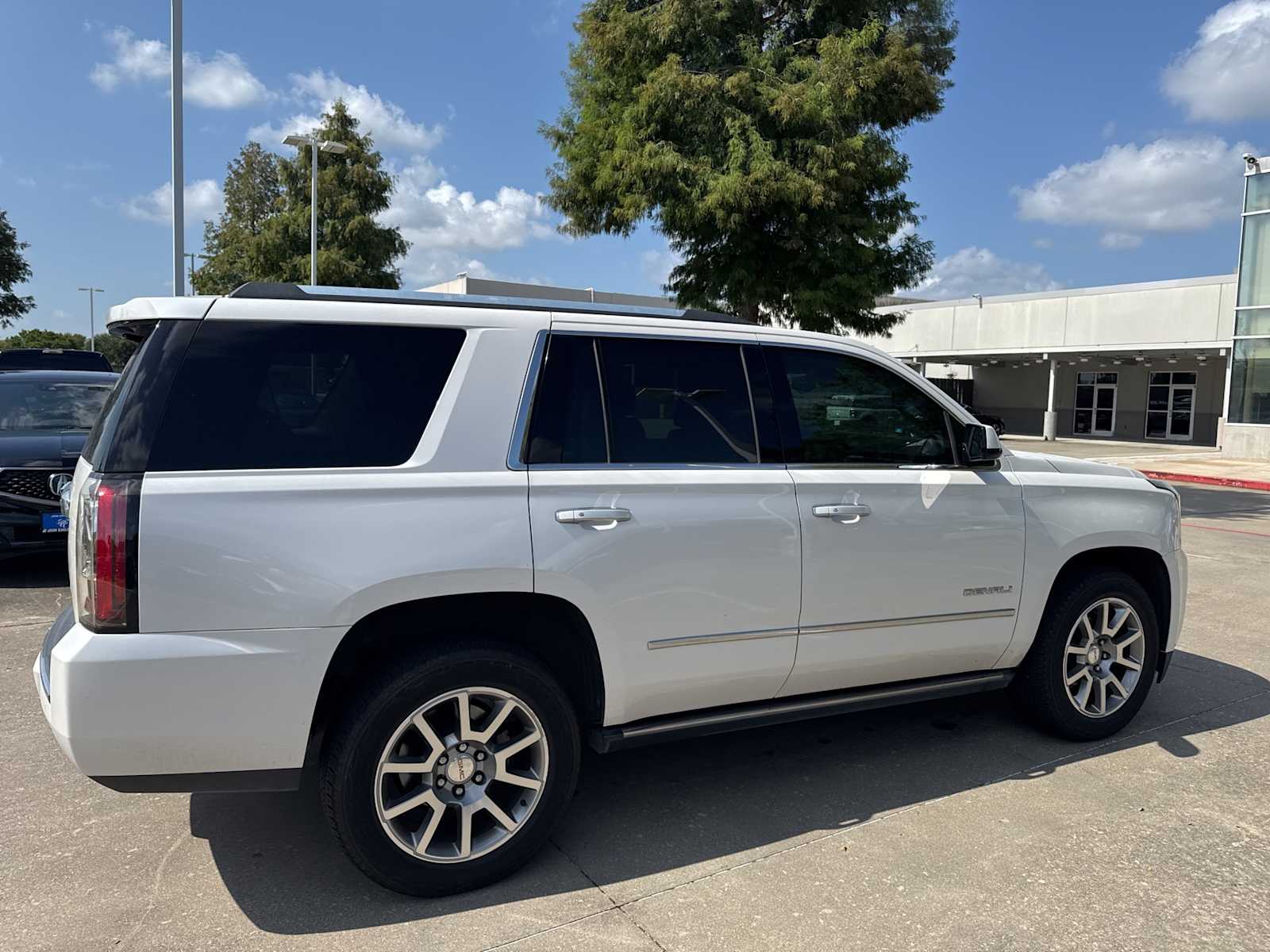 Thumbnail: 2017 GMC Yukon - 4