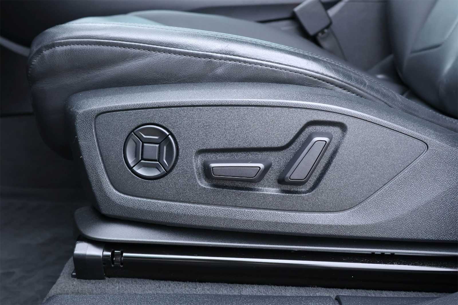 Thumbnail: 2022 Audi Q3 - 24