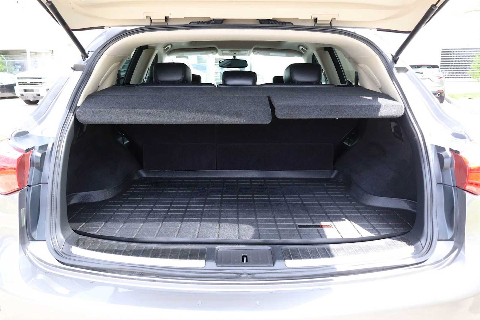 Thumbnail: 2011 INFINITI FX35 - 19