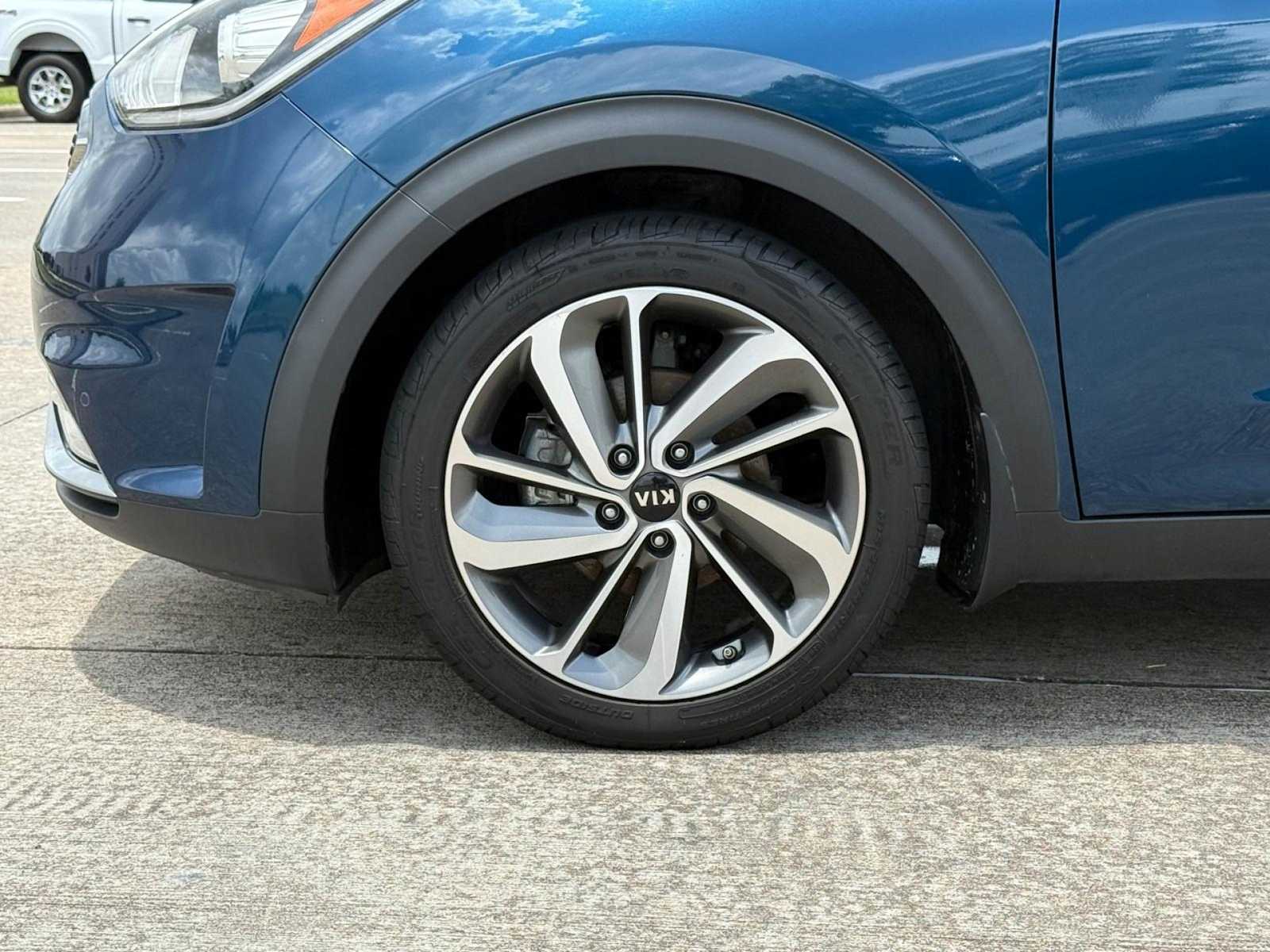 2017 Kia Niro Touring 8