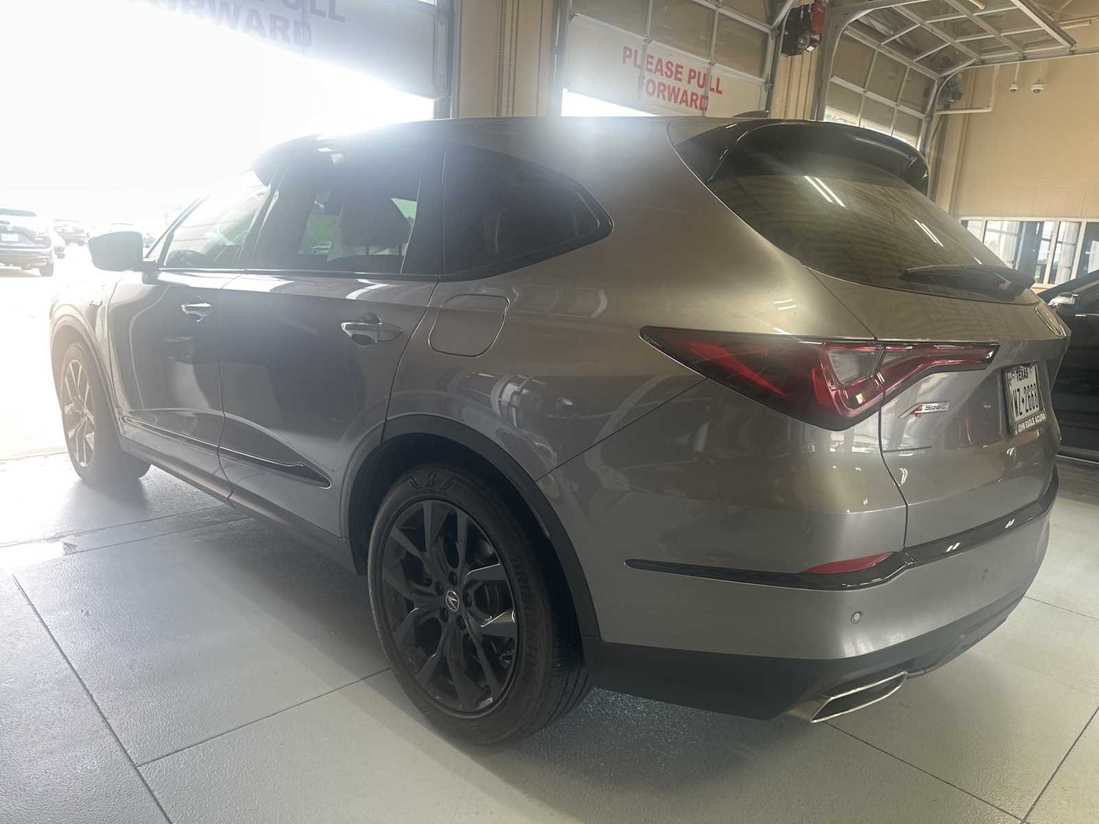 Thumbnail: 2022 Acura MDX - 2