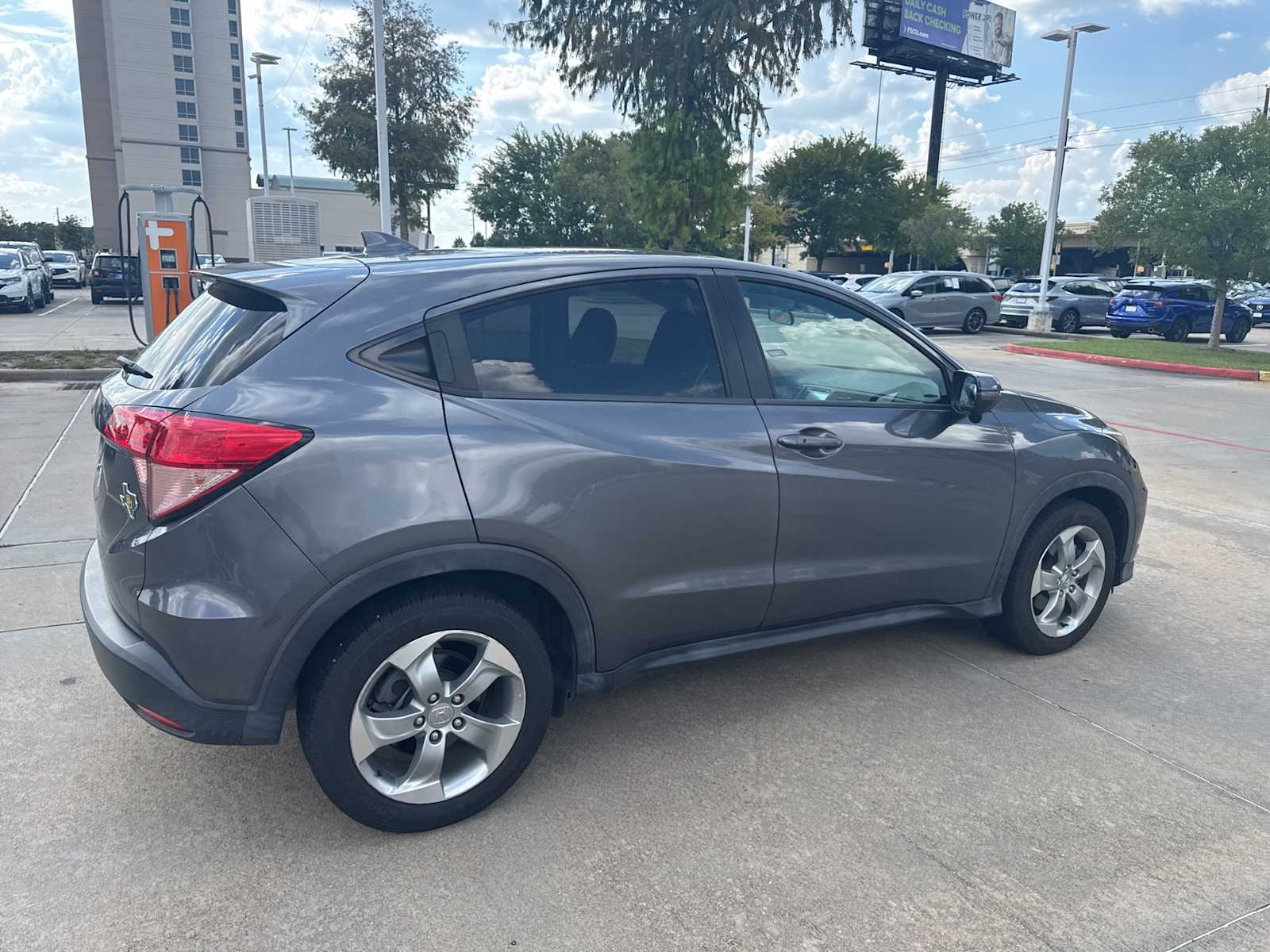 2017 Honda HR-V EX photo 4