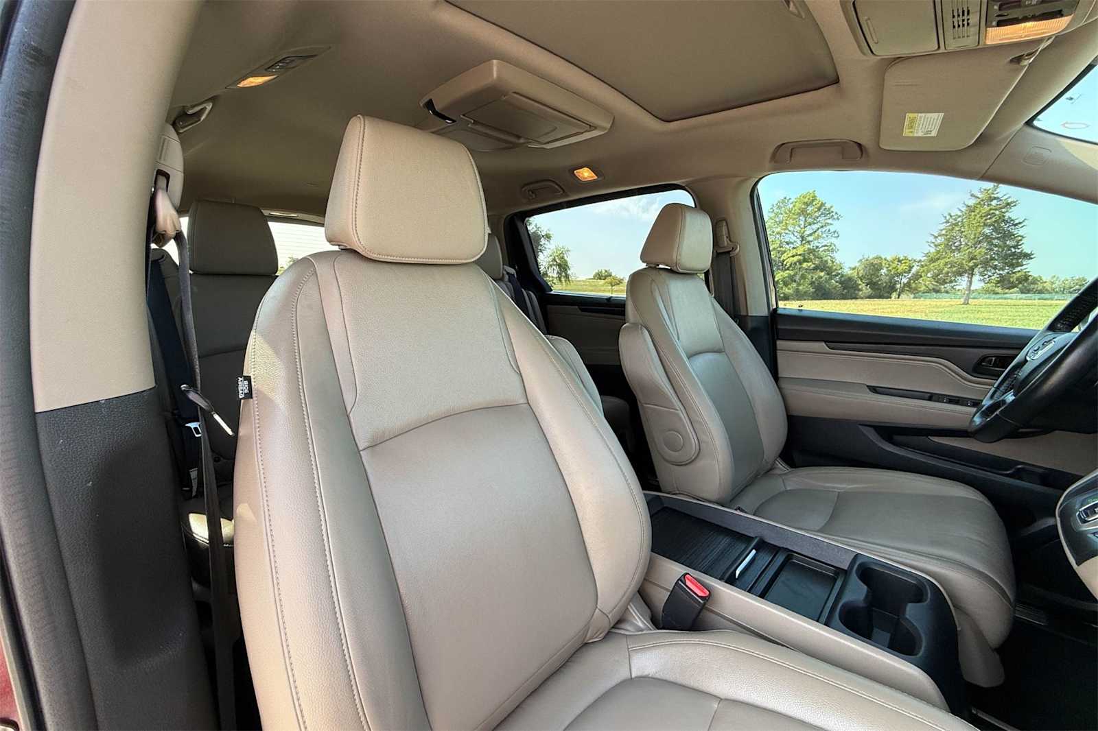 Thumbnail: 2018 Honda Odyssey - 14