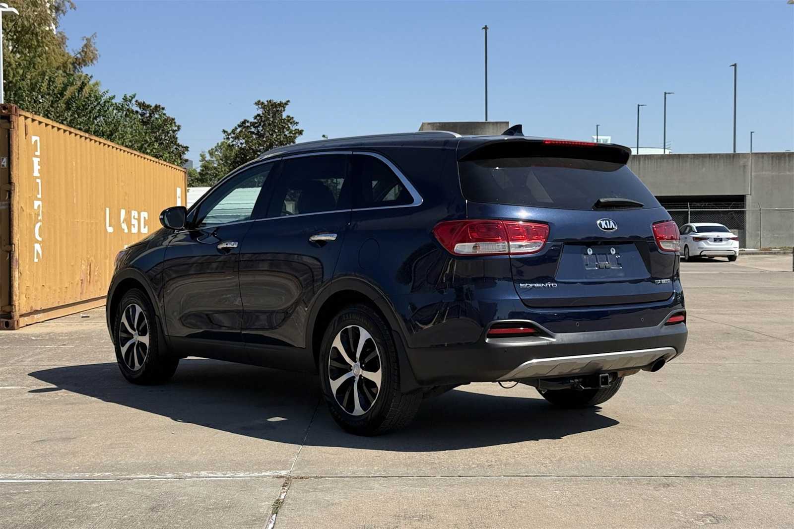 Thumbnail: 2018 Kia Sorento - 4