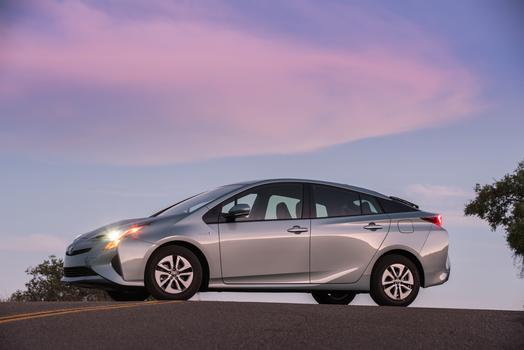 2016_Toyota_Prius_Three_04_7DCD76DC68BC4CC3B0C95910EEF6F013964333C2_low.jpg
