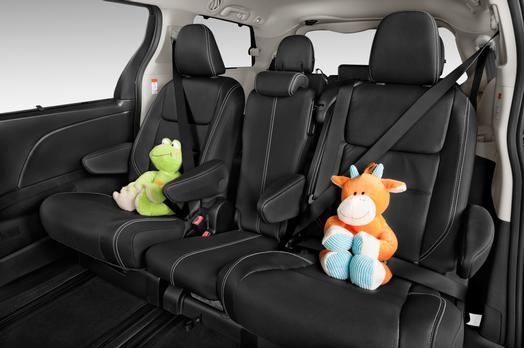 2015_Toyota_Sienna_SE_004_60049_2524_low.jpg