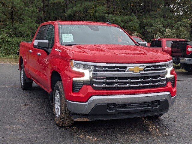 2023 Chevrolet Silverado 1500 LT photo 2