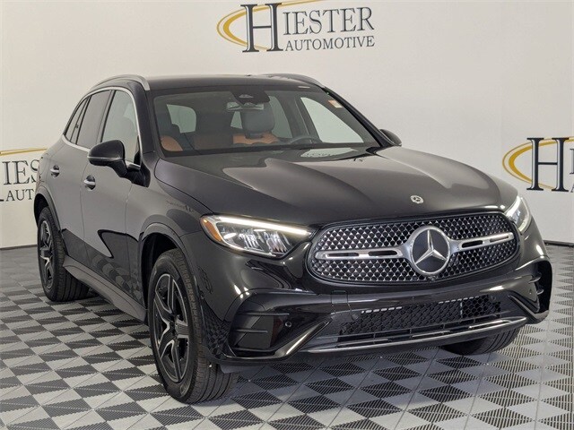 2024 Mercedes Benz GLC 300 photo 2
