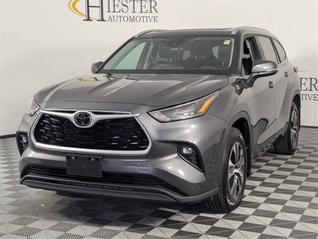 2023 Toyota Highlander XLE photo 3