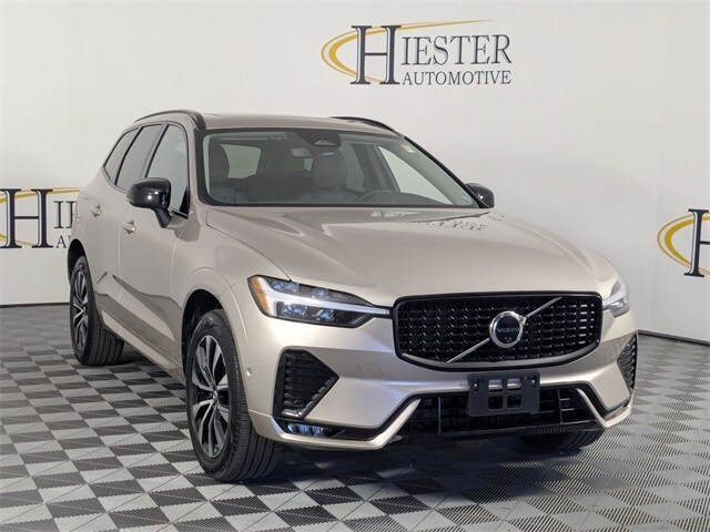 2025 Volvo XC60 B5 Plus photo 2
