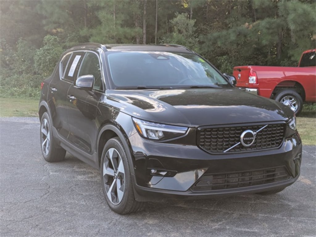 Used 2023 Volvo XC40 Ultimate SUV