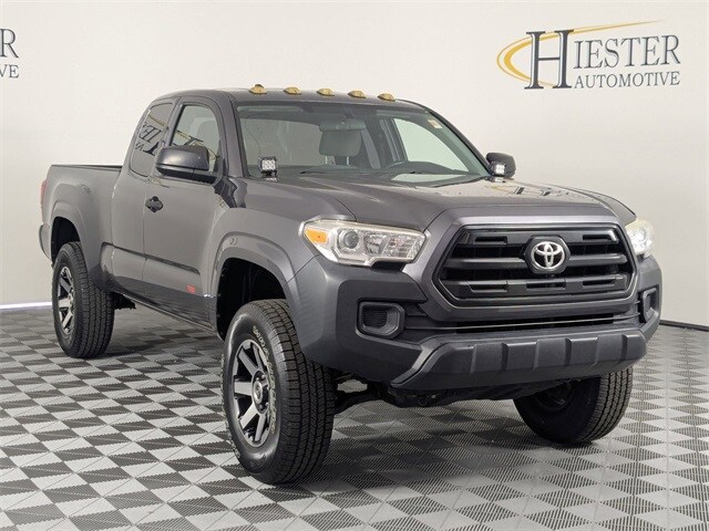 2016 Toyota Tacoma SR photo 2