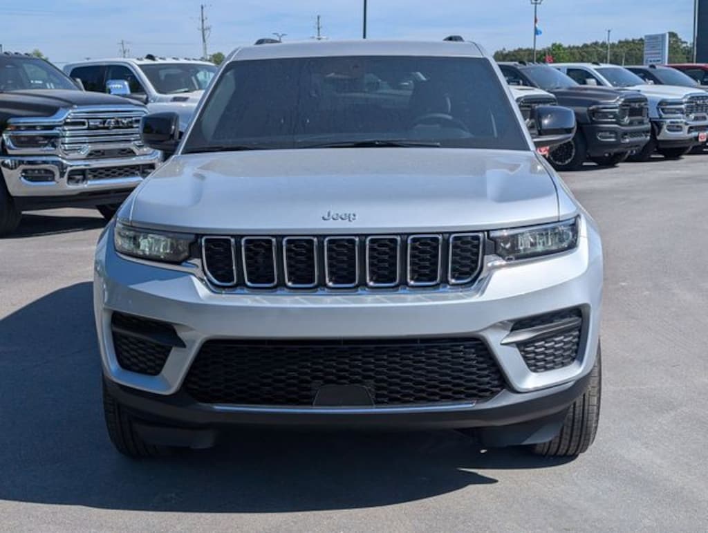 New 2026 Jeep Grand Cherokee LAREDO 4X4 Sport Utility