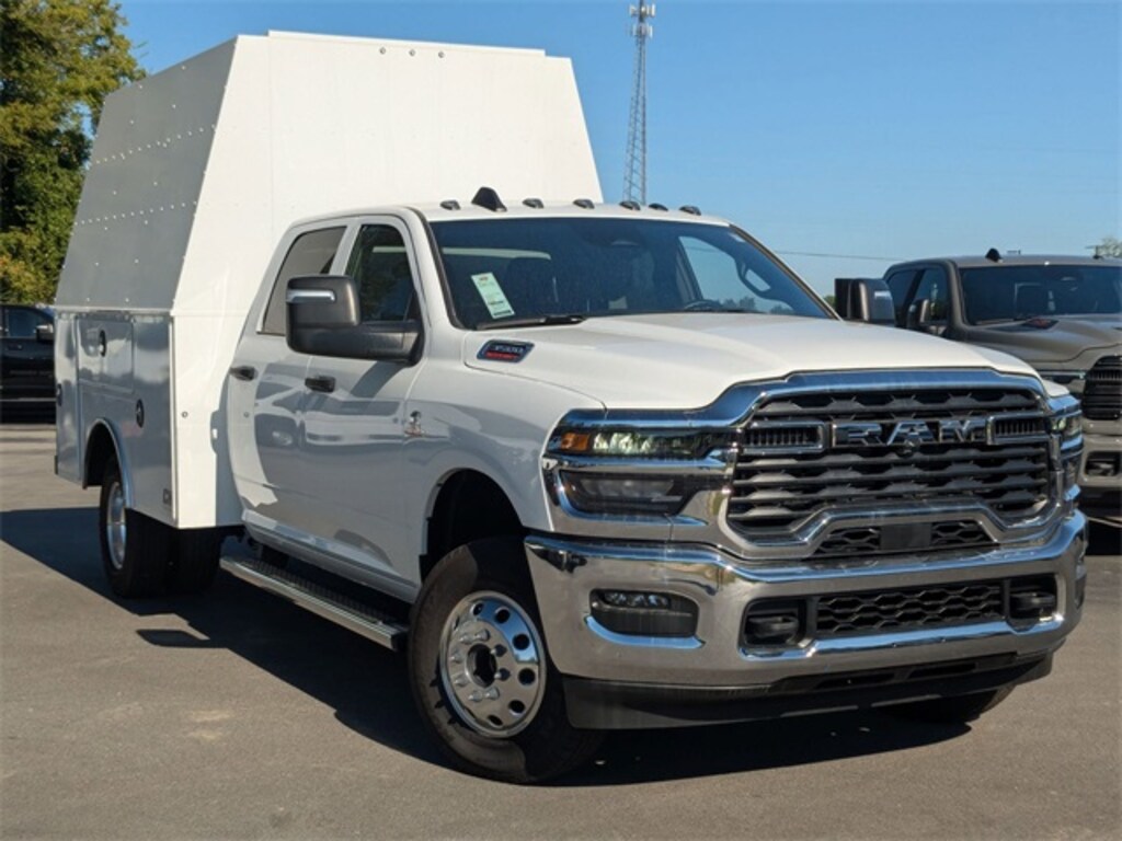 New 2025 Ram 3500 Chassis Cab 3500 TRADESMAN CREW CAB CHASSIS 4X4 60' CA Pickup