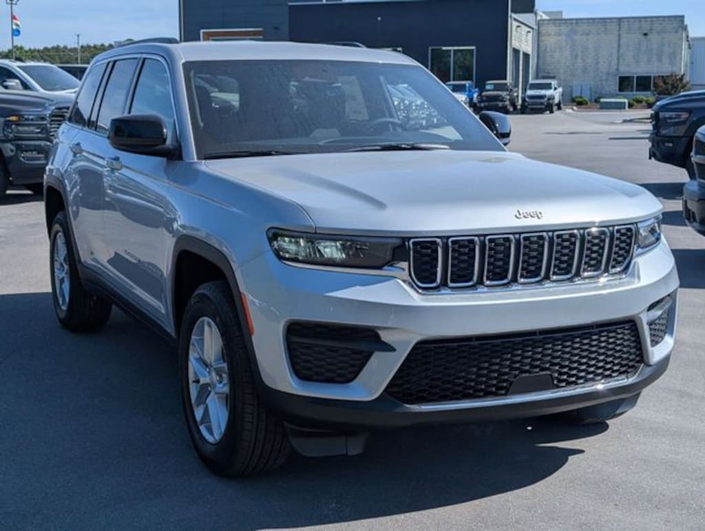 New 2026 Jeep Grand Cherokee LAREDO 4X4 Sport Utility
