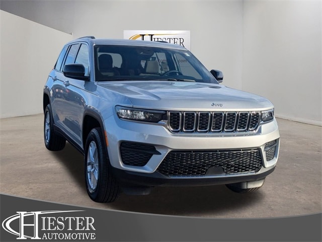 2025 Jeep Grand Cherokee Laredo's photo