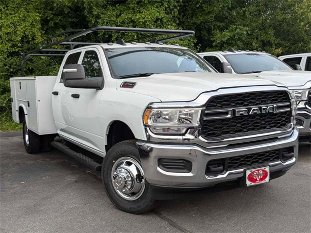 New 2024 Ram 3500 Chassis Cab 3500 TRADESMAN CREW CAB CHASSIS 4X4 60' CA Pickup