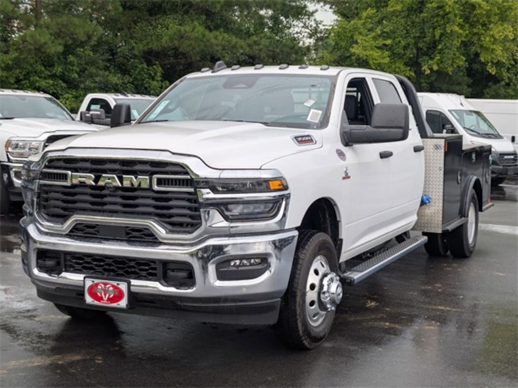 New 2025 Ram 3500 Chassis Cab 3500 TRADESMAN CREW CAB CHASSIS 4X4 60' CA Pickup