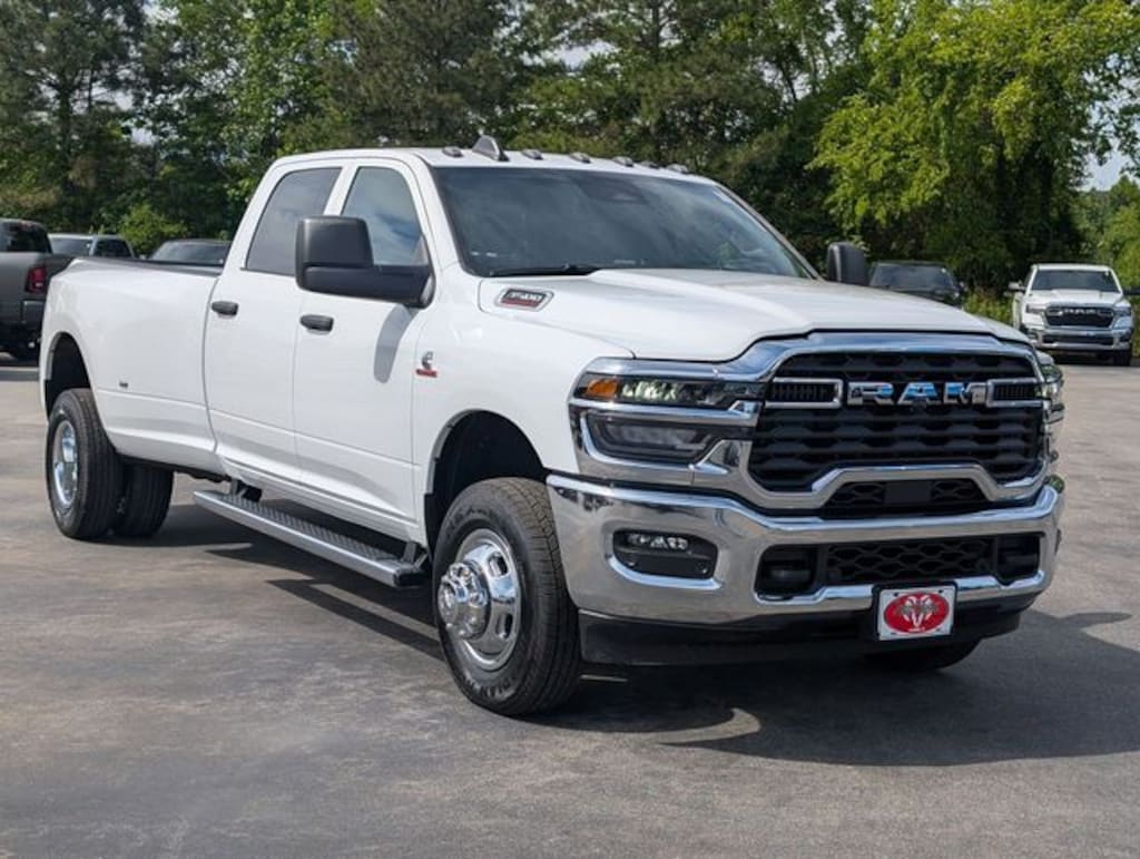 New 2026 Ram 3500 TRADESMAN CREW CAB 4X4 8' BOX Pickup
