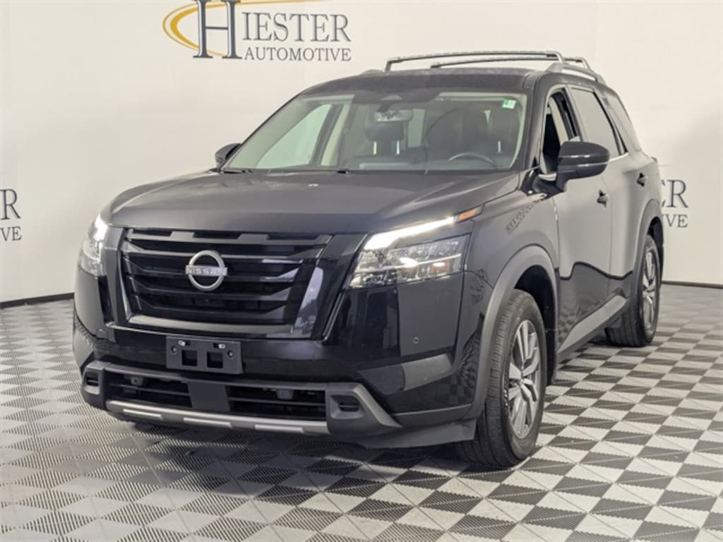 Used 2023 Nissan Pathfinder SL SUV