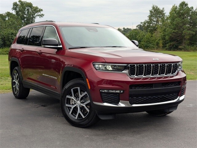2025 Jeep Grand Cherokee Limited photo 2